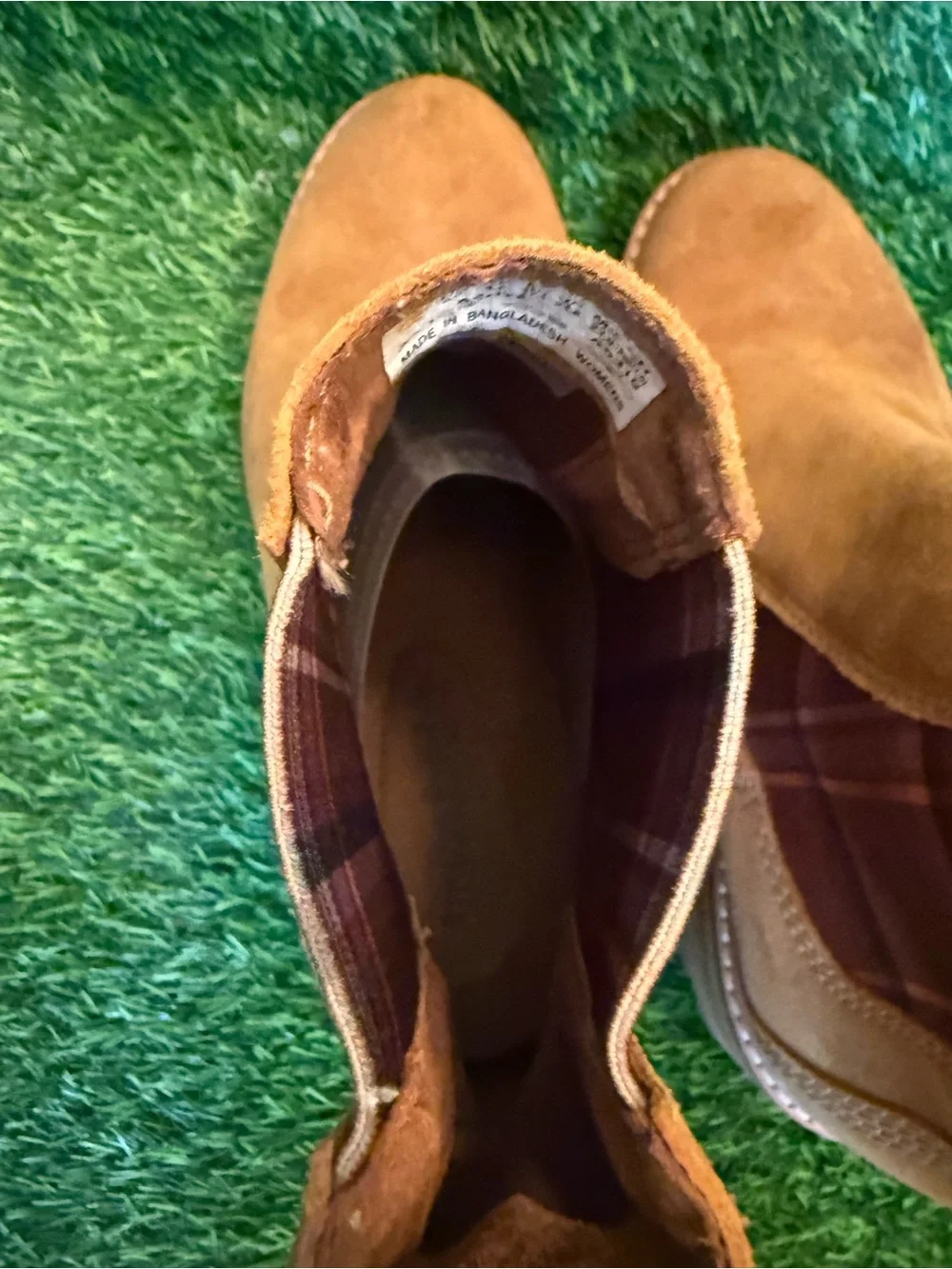 Timberland woman Tan Suede Chelsea Boots - Classic Slip-On Style size 6.5